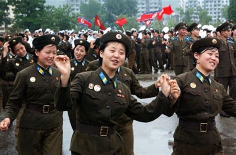 十八万朝鲜女兵部队：让韩国的整容美女全体沉默|军乐队|女兵|朝鲜_新浪新闻