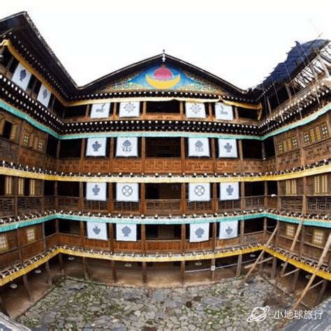 写意的门窗——独特的香巴拉白藏房的门窗 - 甘孜藏族自治州人民政府网站