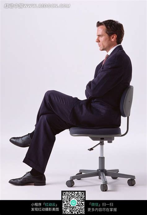 坐着椅子上的男士矢量图png图片免费下载-素材7xNPgkgqV-新图网
