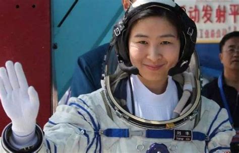中国第一位女航天员，返回地面后再无声音，8年后刘洋近况如何？__财经头条
