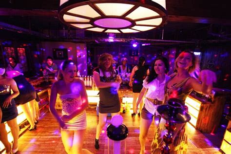 张家界建世界最大文化酒吧 场内机器人服务-湖南-长沙晚报网