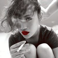 qq头像女生抽烟非主流