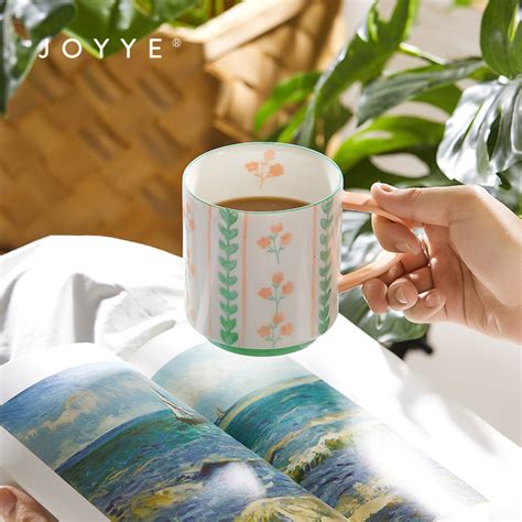 温柔可爱水杯头像女生