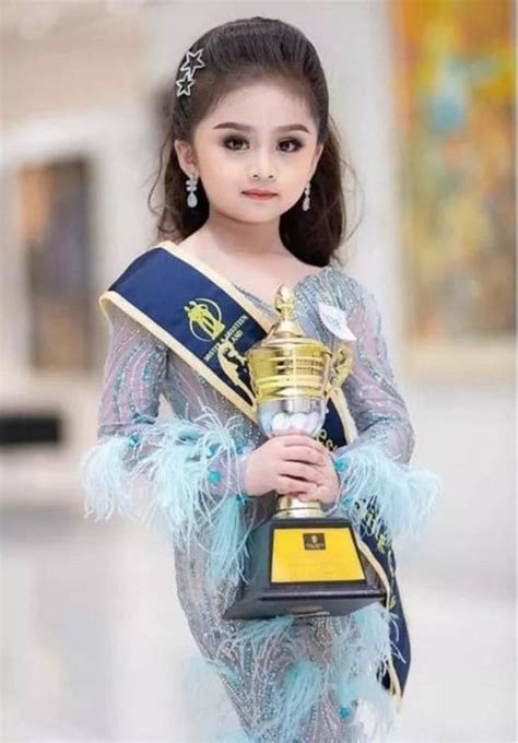 泰国星二代童星“小茉莉”长大啦！长得像妈妈越来越美了！_巴拉排行榜