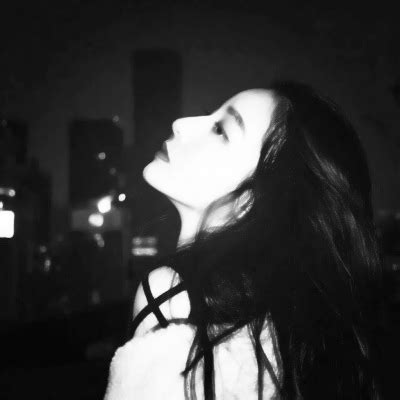 甜美女生头像黑白高冷