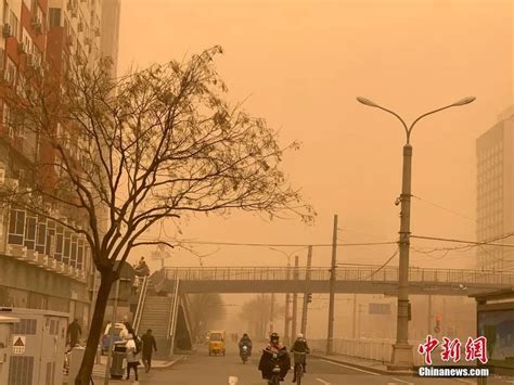 新疆强沙尘暴来袭 城市瞬间被“入夜”-搜狐大视野-搜狐新闻