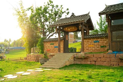 德阳石刻公园，位于四川省工业重镇德阳市旌阳区，全长1080余米