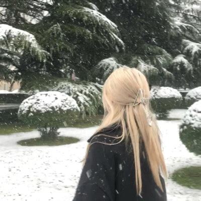 温柔雪景女生头像