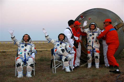 中国第一个被送上太空的航天员是(航天员成功进行中国人的第一次太空行走)-汇君网