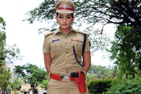 组图：印度最美的“女警察”|印度|警察|女警_新浪新闻