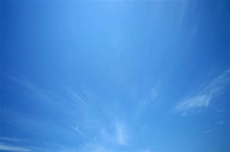 蔚蓝天空白云与海洋风光摄影图片 - 三原图库sytuku.com