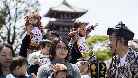 岸田：低出生率 日本处于社会功能失调边缘 - 国际日报