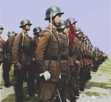 从一张老照片，聊聊抗战结束后国军的军装到底是啥样？_凤凰网