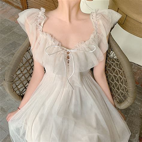 甜美女生头像吊带衣服