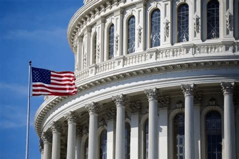 美众院通过创纪录的国防开支法案