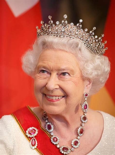 英国女王六十年影像史 – FOTOMEN