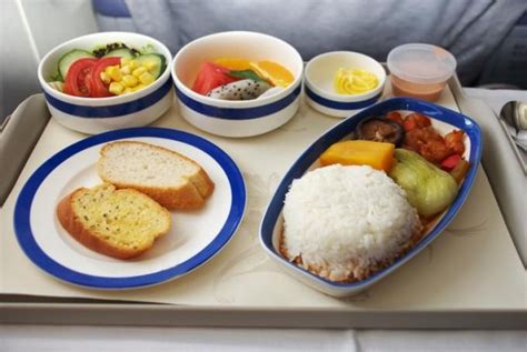 你爱的那款飞机餐回来了！8月1日起， 国航、东航恢复机上热食 - 封面新闻