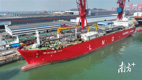 我国首艘LNG加注船在广州交付