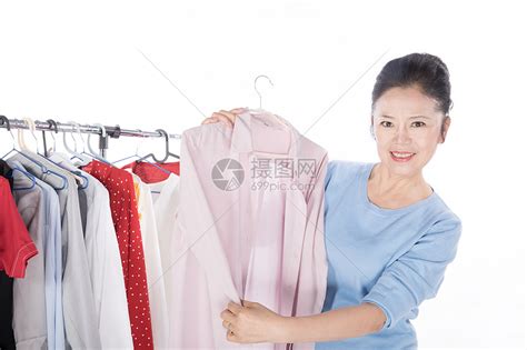 中年妈妈夏装连衣裙中老年女装气质2021新款50岁妇女高贵短袖裙子