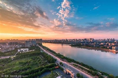 江西省面积最大的五个县，第一在九江，两个在赣州