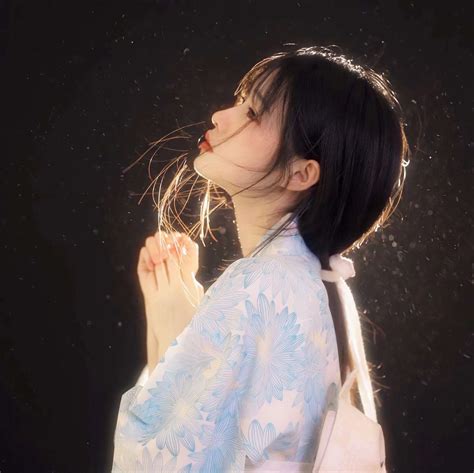 甜美女生头像组成一个人