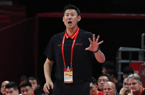 李楠执教男篮这一年：从亚运会夺金到世界杯铩羽__凤凰网
