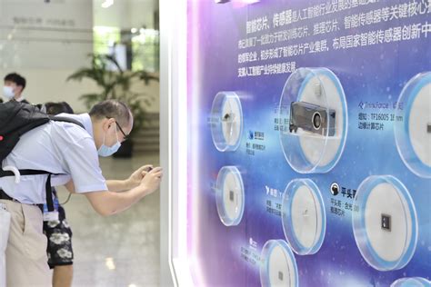 三亚机场运用人工智能技术开展跑道道面健康检测工作-中国民航网