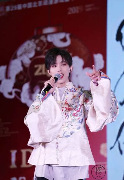 王敬轩壁纸图片