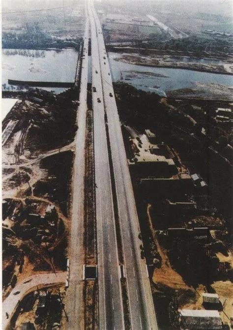 1990年8月20日 中国第一条高速公路“沈大高速”建成开放通车|高速公路|高速|沈阳市_新浪新闻