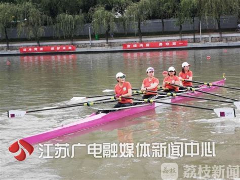 江苏南京：16支赛艇队竞逐秦淮河-人民图片网