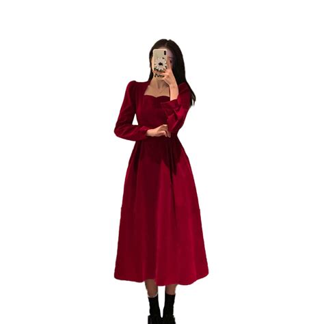 新年战袍本命年红色女装时尚港味复古chic小香风法式丝绒连衣裙子 - 三坑日记
