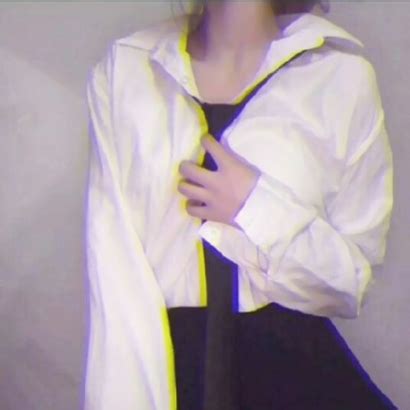 温柔质感衬衫女生头像