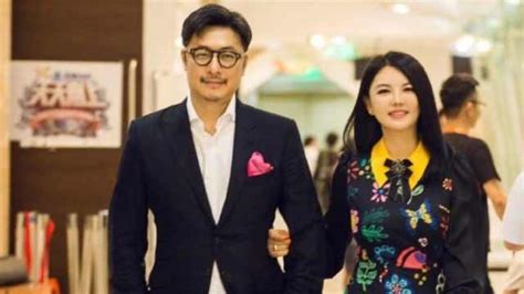 王岳伦宣布与李湘离婚后删博，已无商业关联_凤凰网视频_凤凰网