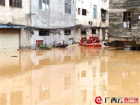 直击安庆洪水！洪水淹到了部分楼房的二层！_安徽频道_凤凰网