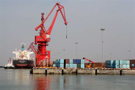 “天鲲号”首次国内施工 助力连云港港打造10万吨级航道