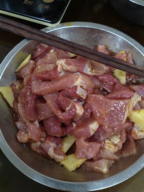 烧烤圈：牛肉的腌制法~~烤牛肉嫩香的关键在腌制！！_小苏打