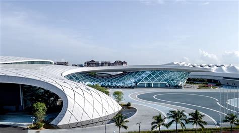 海口：海南国际会展中心装扮一新迎接首届消博会-人民图片网