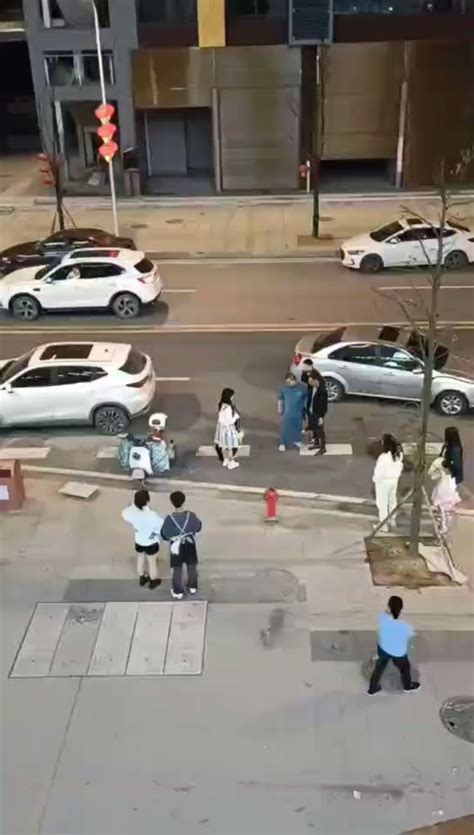湖南邵阳一男子当街辱骂并猛踹女孩现场完整版_腾讯视频
