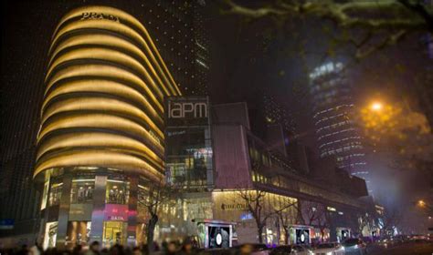 上海徐汇区淮海中路环贸商城周边街边设施LED屏广告投放_上海徐汇区LED屏广告-找广网