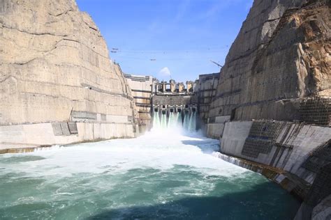 长江上第一座大型水电站：葛洲坝水利枢纽工程