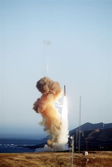1980年5月18日中国发射第一枚洲际导弹 - 历史上的今天