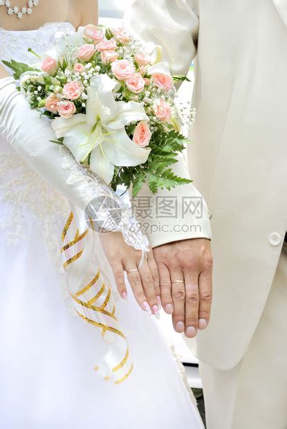 拿着手捧花的新娘特写高清图片下载-正版图片502233679-摄图网