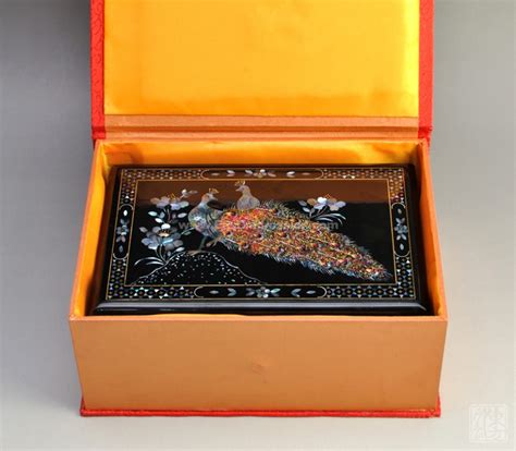 天水漆器高档珠宝首饰盒：点螺双孔雀图 - 东方印象