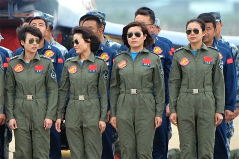 这群高颜值中国女兵，又一次惊艳了我们！_军事_中国网