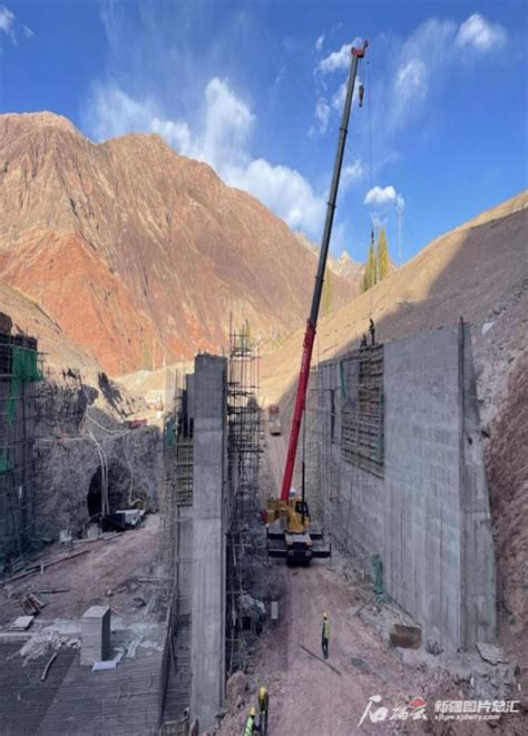 中国水利水电第一工程局有限公司 一局要闻 新疆库尔干水利枢纽工程提前5个月实现截流