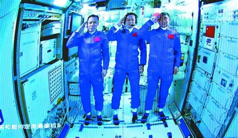 在中国空间站内，3名航天员在忙什么，知道太空行走有多危险吗？|空间站|太空_新浪新闻
