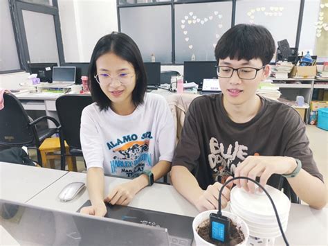 [华龙网]实验室学霸女主牵手计算机“大神” 这样的爱情慕了-重庆理工大学