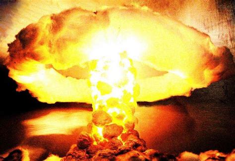 核弹爆炸后对人类的影响及对周围环境的短期及长期影响？-