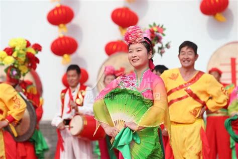 安徽蚌埠：欢聚一堂跳花鼓 喜庆团圆过大年-人民图片网