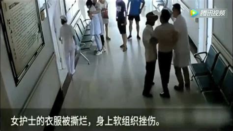 护士刚要从走廊经过，监控就记录不耻过程_腾讯视频